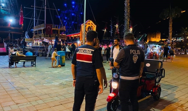 Alanya'da motosiklet sürücülerine ceza yağdı