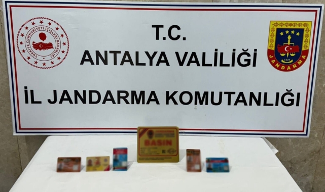 Alanya'da sahte basın kimliğiyle gezen şüpheli yakalandı