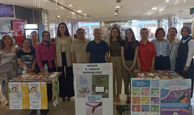 Alışveriş merkezinde stant açıp halkı bilgilendirdiler