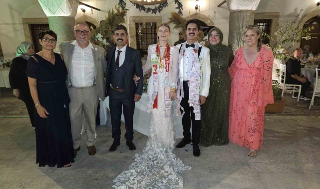 Alman geline Türk usulü düğün