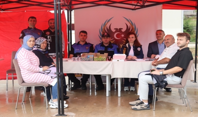 Amasya'da polis ekipleri üniversite öğrencilerini bilgilendirdi