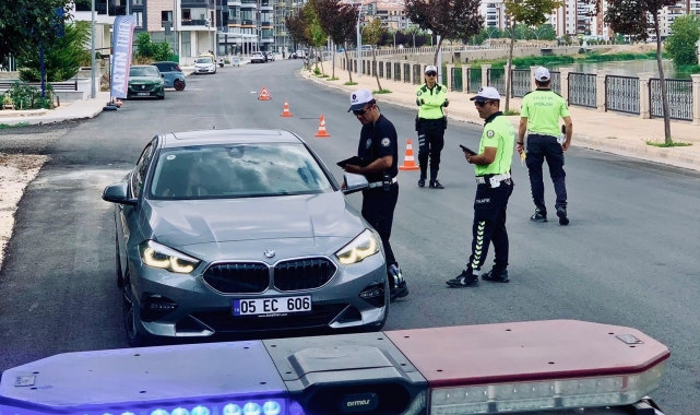 Amasya polisinden emniyet kemeri ve kask denetimi