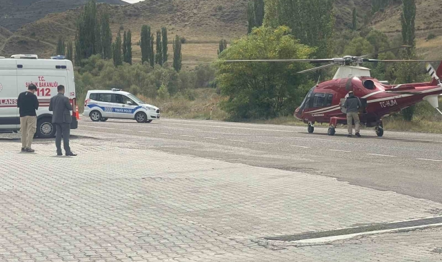 Ambulans helikopter kalp krizi geçiren hasta için Erzurum-Artvin kara yoluna indi