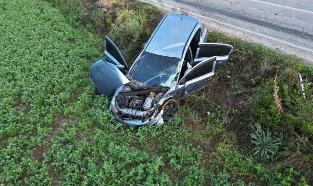 Ambulansla otomobilin çarpıştığı kazada 2'si hemşire 5 kişi yaralandı