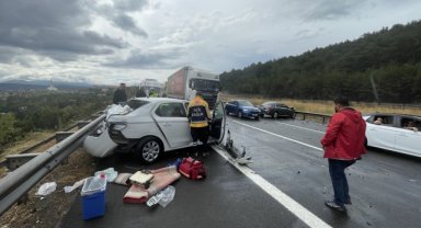 Anadolu Otoyolu'nun Bolu kesiminde meydana gelen zincirleme trafik kazasında 4 kişi yaralandı