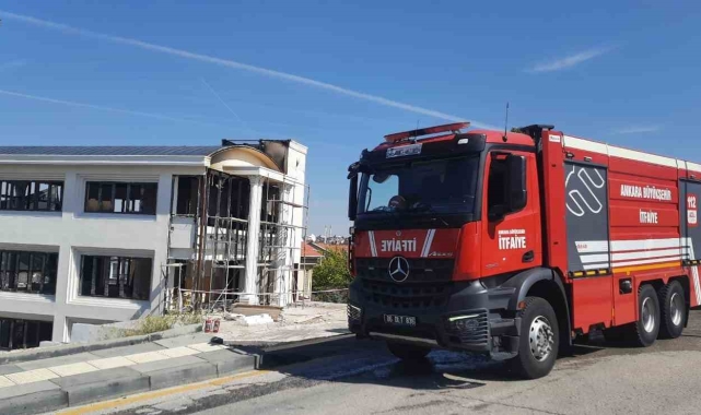 Ankara'da korkutan çatı yangını: 1 yaralı