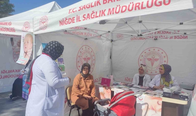 Anne sütünün önemi açılan stantlarda anlatılıyor