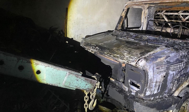 Antakya'da kamyonet alevlere teslim oldu