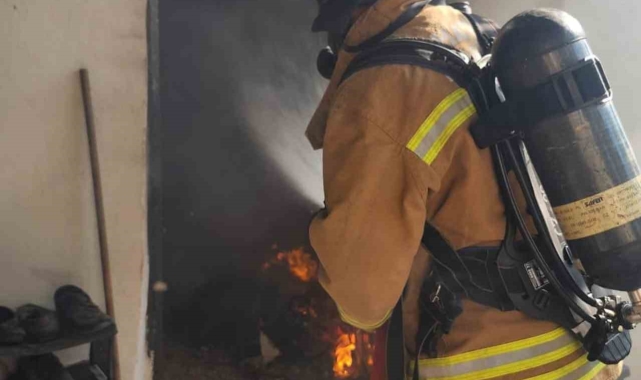 Antakya'da yanan ev kullanılmaz hale geldi