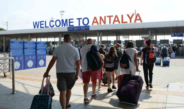 Antalya 8 ayda 12 milyon ziyaretçiye yaklaştı, yıl sonu beklentisi 17 milyon