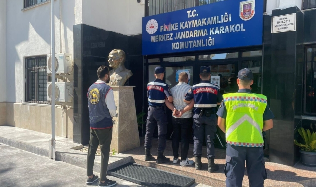 Antalya'da 13 yıl hapis cezasıyla aranan firari JASAT timlerinden kaçamadı