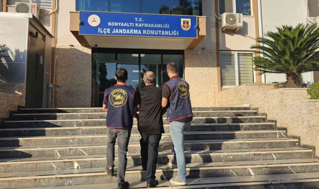 Antalya'da 31 yıl 8 ay hapis cezasıyla aranan şahıs yakalandı