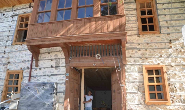 Antalya'da 400 yıllık düğmeli evler ayağa kaldırılıyor
