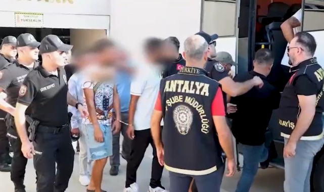 Antalya'da aranan şahıslara yönelik eş zamanlı operasyon: 140 kişi yakalandı
