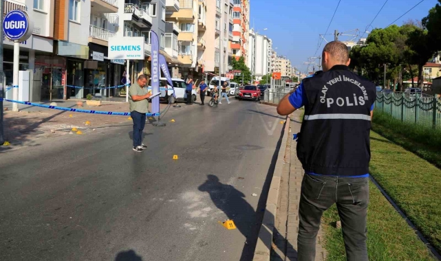 Antalya'da bir işyeri kurşunlandı, yol savaş alanına döndü
