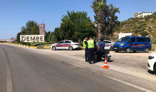 Antalya'da kurallara uymayan motosiklet sürücülerine ceza yağdı