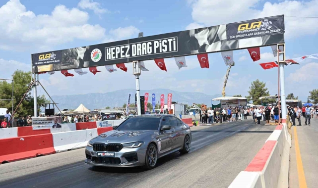 Antalya'da Oto Drag yarışları nefesleri kesti