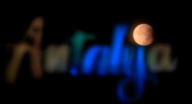 Antalya'da parçalı Ay tutulması görsel şölen oluşturdu