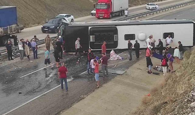 Antalya'da yolcu otobüsü devrildi: 10 yaralı