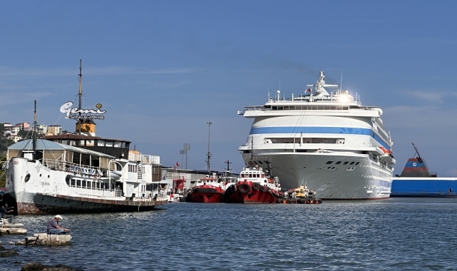 "Astoria Grande" kruvaziyeri Samsun Limanı'na demirledi
