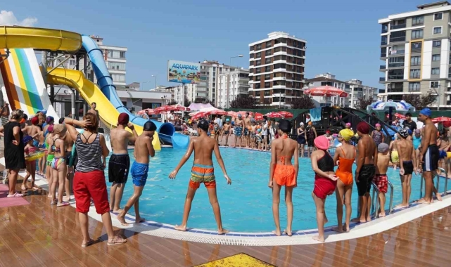 Atakum'da çocuklara havuz jesti