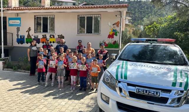 Aydın'da jandarma ekipleri öğrencileri bilgilendirdi