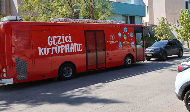 Aydın'daki gezici kütüphaneden Atilla Koç'un ismi silindi