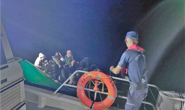 Ayvalık'ta 33'ü çocuk 44 göçmen Sahil Güvenlik'ten kaçamadı