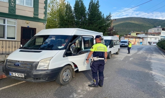 Bafra'da jandarma okul servis araçlarını denetledi
