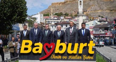 Bakan Güler, esnafı ziyaret etti