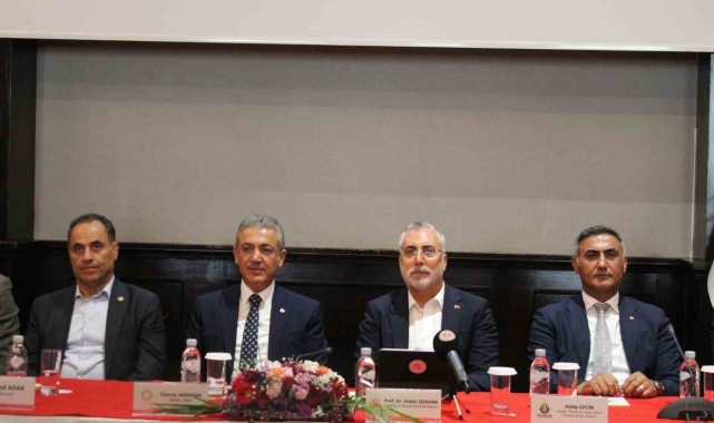 Bakan Işıkhan, Mardin'de iş adamları ve STK temsilcileriyle bir araya geldi