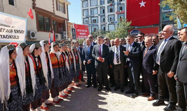 Bakan Tekin, Besni Eğitim Bayramı'na katıldı