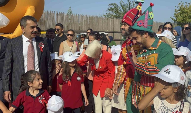 Bakan Tekin ve Bakan Göktaş, BİZ Projesi'nin tanıtımına katıldı