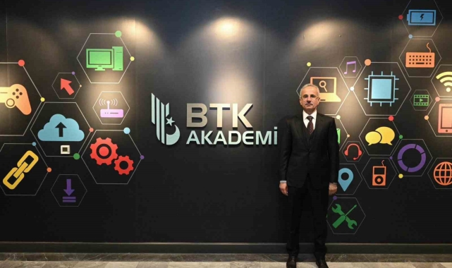 Bakan Uraloğlu, BTK Akademi'nin mobil uygulamasının kullanıma açıldığını duyurdu