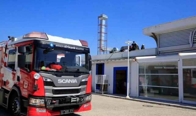 Balık Pazarı'nda çıkan yangın itfaiyeyi alarma geçirdi