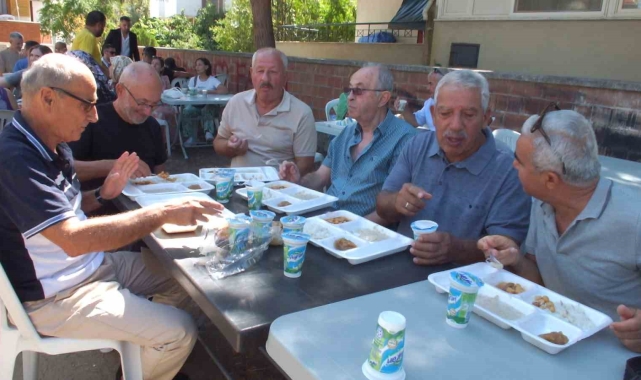 Balıkesir'de davullu klarnetli keşkek dövme geleneği asırlardır sürüyor