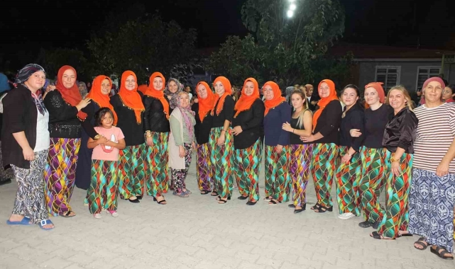 Balıkesir'de şalvarını giyen eğlenceye koştu