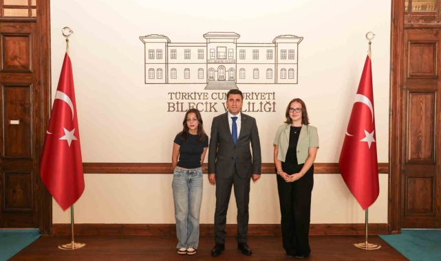 Başarılı öğrenciler Vali Şefik Aygöl'ü ziyaret etti