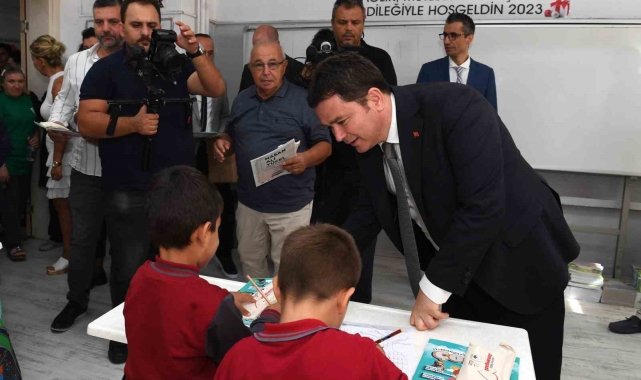 Başkan Aydın'dan öğrencilere ilk ders sürprizi