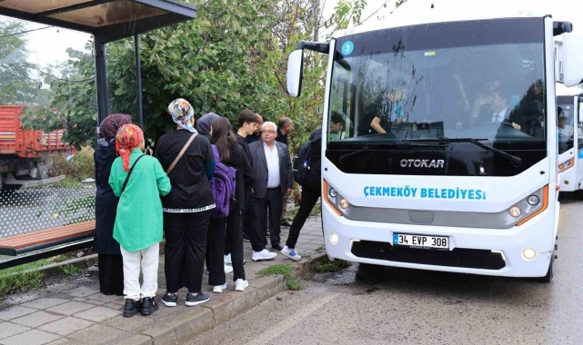 Başkan Çerkez şoför koltuğuna geçti, öğrenciler şaşkınlığını gizleyemedi