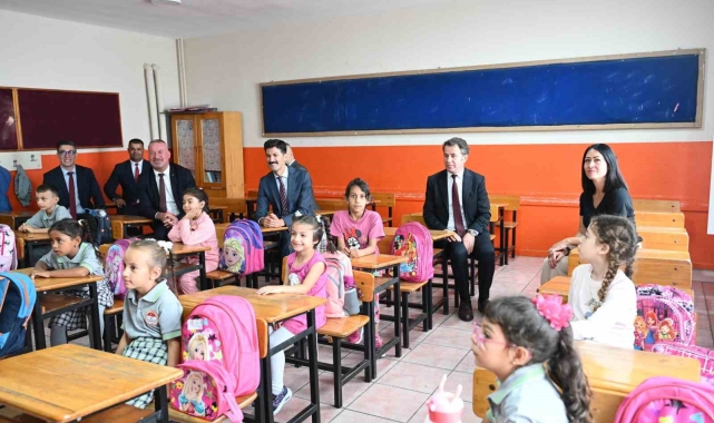 Başkan Karabatı öğrencilerin okul heyecanına ortak oldu