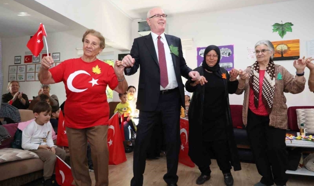 Başkan Kurt, koca çınarları yalnız bırakmadı