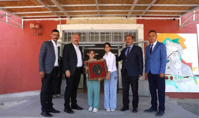 Başkan Palancıoğlu eğitim-öğretimin ilk gününde öğrencileri yalnız bırakmadı