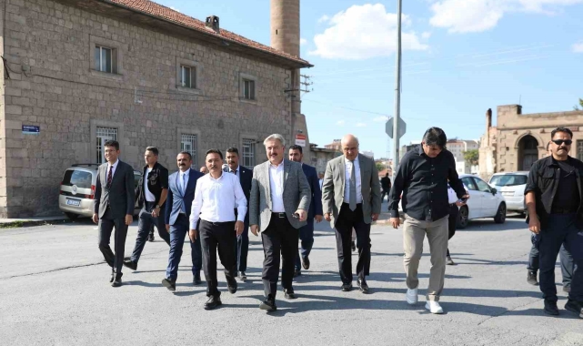 Başkan Palancıoğlu: "Melikgazi'de metruk yapı bırakmayacağız"