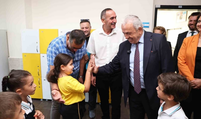 Başkan Şadi Özdemir öğrencilerin ilk gün heyecanını paylaştı