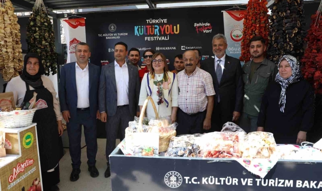 Başkan Şahin festival alanında vatandaşlarla bir araya geldi
