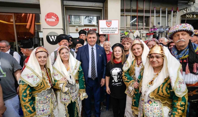 Başkan Tugay 74 yıldır yapılan Efe-Zeybek buluşmasına katıldı