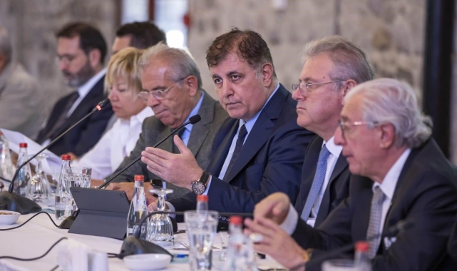 Başkan Tugay: "Bütün dünya dursa da biz durmayacağız"