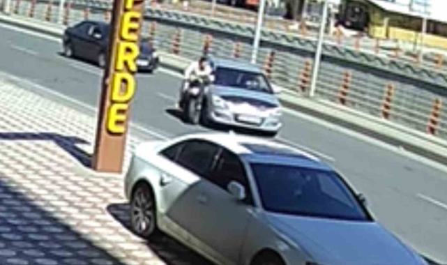Batman'da otomobil sürücüsü, yol verme konusunda tartıştığı motosikletliye çarparak kaçtı