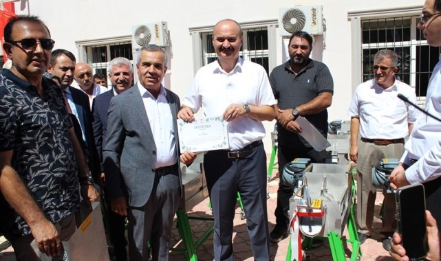 Batman'da üzüm üreticilerine 64 adet üzüm sıkma makinesi hibe edildi